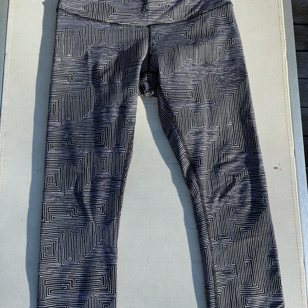 Lululemon Women’s Black/White Legging